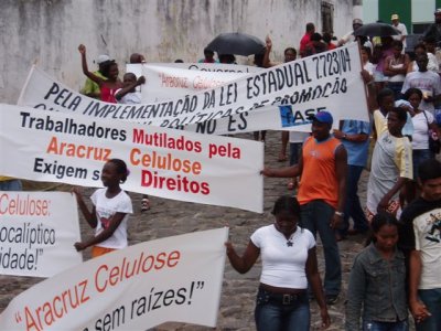 Manifestaciantaj kilombanoj
